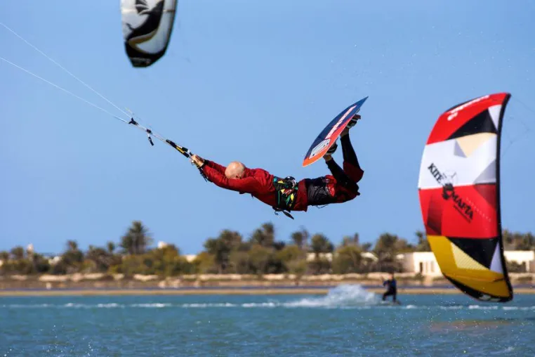 Der KMTV Kitesurf Channel testet weltweit Ziele für Kitereisen Bild: Der KMTV Kitesurf Channel testet weltweit Ziele für Kitereisen