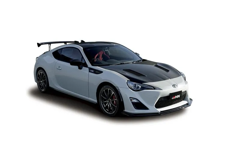 Bild: TOYOTA IST BRANCHENPRIMUS MIT EINEM HINTEREN SEITENFENSTER AUS PLASMABESCHICHTETEM POLYCARBONAT