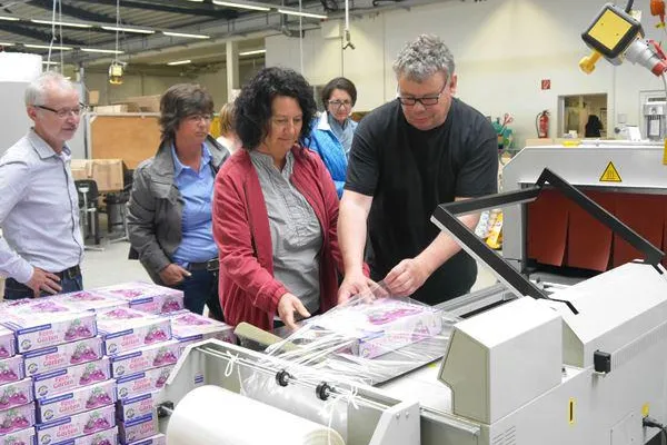 Bild: Landtagsabgeordnete Petra Krebs zum Austausch im AIP Wangen- Schauwies