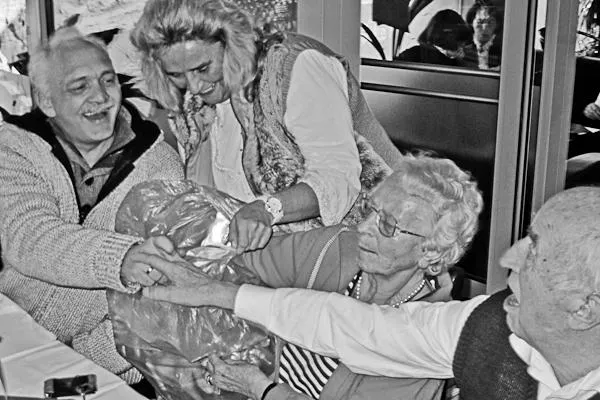 Frohe Weihnachten wünschen die Hilfreichen Hände e.V. und bedanken sich recht herzlich für die Unterstützung Bild: Frohe Weihnachten wünschen die Hilfreichen Hände e.V. und bedanken sich recht herzlich für die Unterstützung