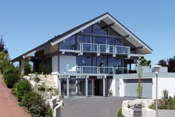 Bild: Moderne Architektur trifft umweltschonende Bauweise