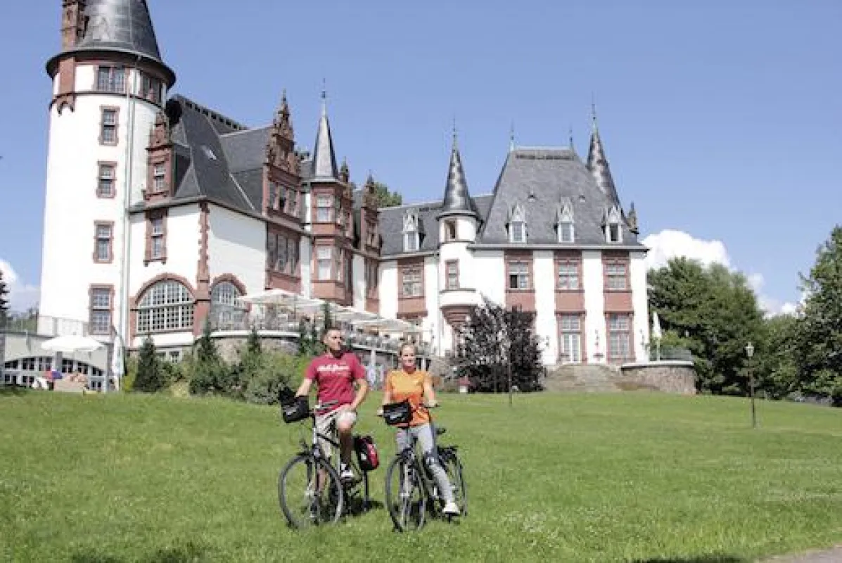 Mit dem Rad zum Schloss Klink in der Mecklenburgischen Seenplatte (Mecklenburger Radtour)