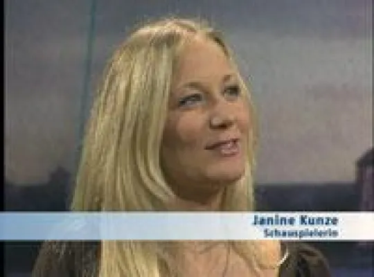 Bild: Janine Kunze im Gespräch mit Bruder Paulus - Sonntag, 20.05.2007, 8.30 Uhr, N24 Ethik „Um Gottes Willen\"