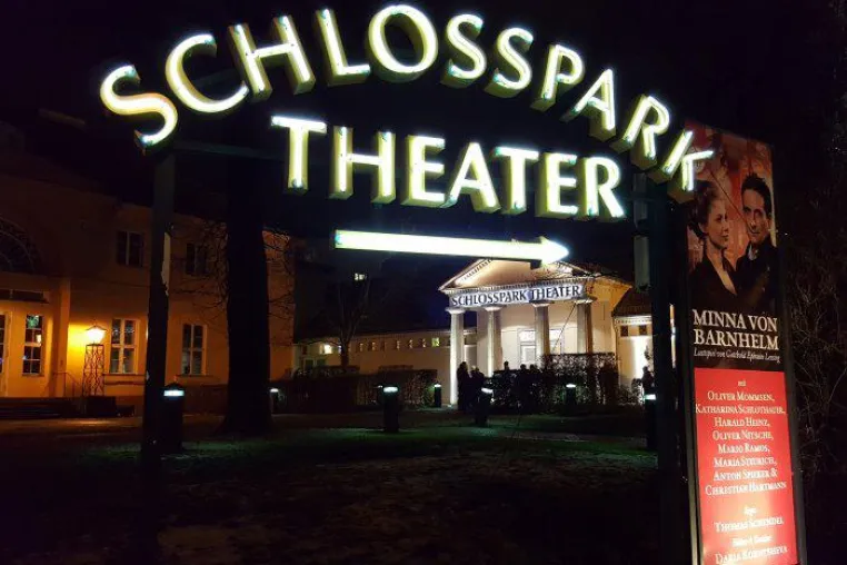 Bild: Schlosspark Theater Berlin: Ehre, Unglück und ein Ring -Minna von Barnhelm