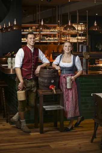 Platzl Hotel: Marias Platzl - Wirtshaus „Ayinger in der Au“ und „Kreszenz4 - Der Saal“ eröffnet Bild: Platzl Hotel: Marias Platzl - Wirtshaus „Ayinger in der Au“ und „Kreszenz4 - Der Saal“ eröffnet