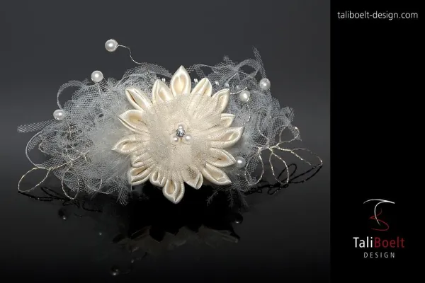 Edler exklusiver Haarschmuck für die Braut von TaliBoelt Design aus der neuen Accessoirekollektion 2010 Bild: Edler exklusiver Haarschmuck für die Braut von TaliBoelt Design aus der neuen Accessoirekollektion 2010