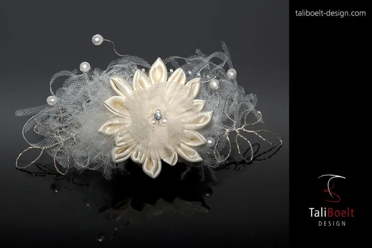 Edler exklusiver Haarschmuck für die Braut von TaliBoelt Design aus der neuen Accessoirekollektion 2010 Bild: Edler exklusiver Haarschmuck für die Braut von TaliBoelt Design aus der neuen Accessoirekollektion 2010