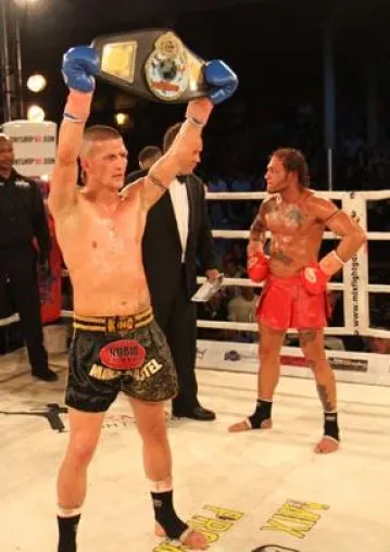 Bild: Thilo Schneider triumphiert im Thai-Boxen: Weltmeister aus Wiesbaden