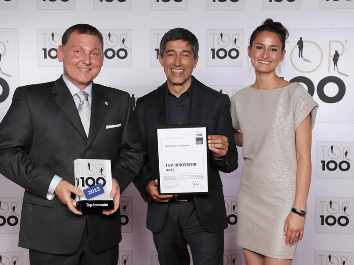 v.l. Rainer Kurp (Vorstand CBC BC AG), Ranga Yogeshwar (Mentor TOP 100), Tülin Basbuga (CBC BC AG))