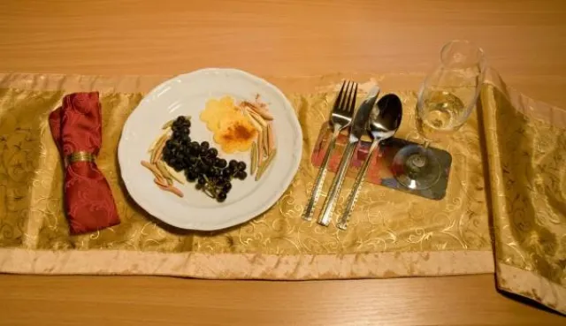 Knickser, die Innovation im Gastrobereich - Ein Besteckuntersetzer mit Pfiff und Tischkultur Bild: Knickser, die Innovation im Gastrobereich - Ein Besteckuntersetzer mit Pfiff und Tischkultur