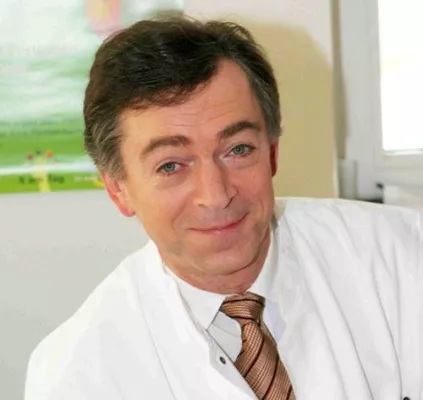 Bild: Prof. Dr. Hans Hauner ruft zum Trinken auf