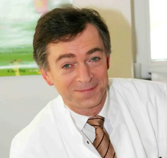 Bild: Prof. Dr. Hans Hauner ruft zum Trinken auf