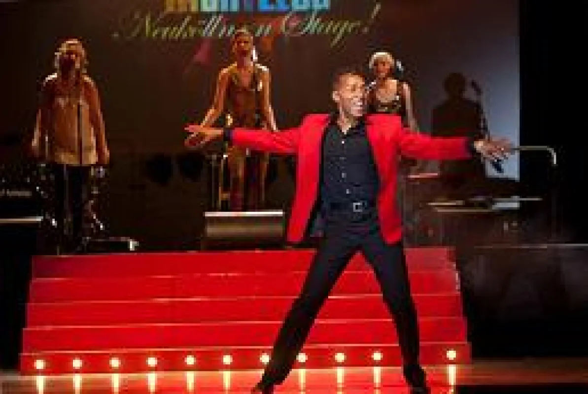 Morris Perry in seinem Element ? Gastgeber und selbst Entertainer. http://www.fujiamanightclub.com/