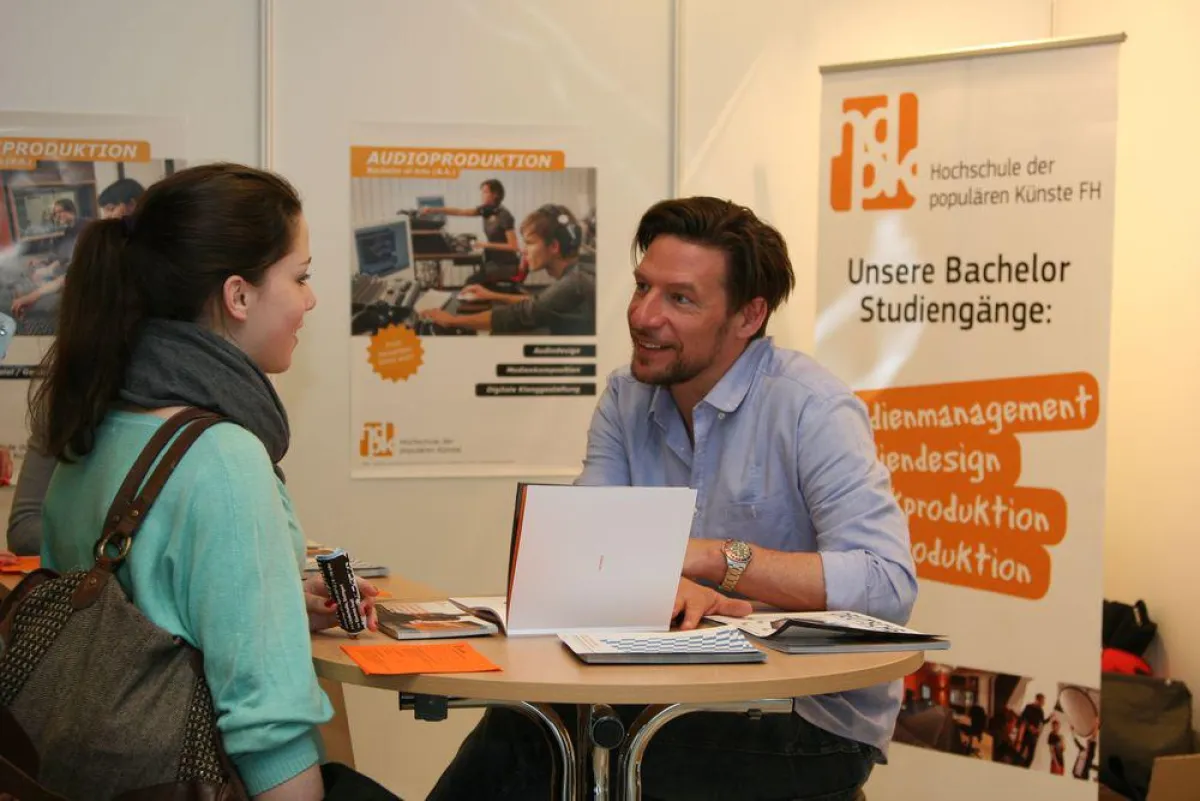 Schülerin im Beratungsgespräch auf der Stuzubi