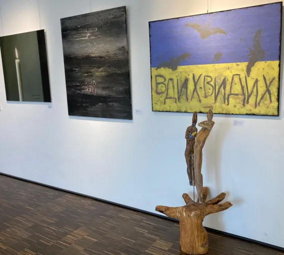 Bild: Kunst hilft Menschen in Not: u.a. Gerhard Richter, Rosemarie Trockel, Banksy, Uecker, Mack und Piene