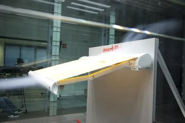 Bild: Im Windkanal getestet - Qualitätsmarkisen von markilux auch bei Starkwind sicher und stabil