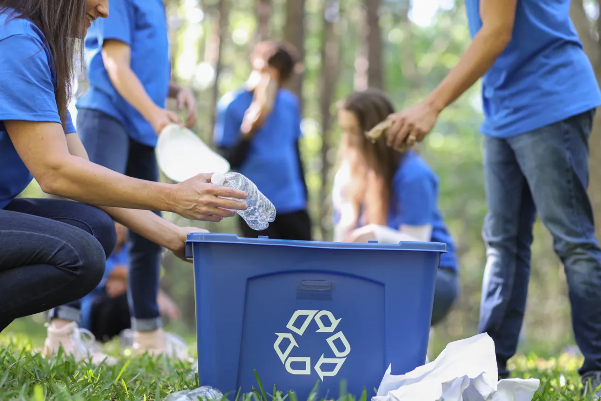 Immer mehr Menschen engagieren sich für das Aufsammeln von Müll. (© yes or no Media)