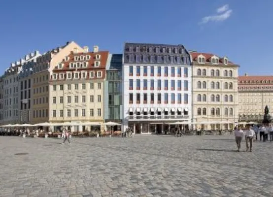 Juwel aus Glas - Schmaler Glasbau am Dresdner Neumart-Quartier Bild: Juwel aus Glas - Schmaler Glasbau am Dresdner Neumart-Quartier