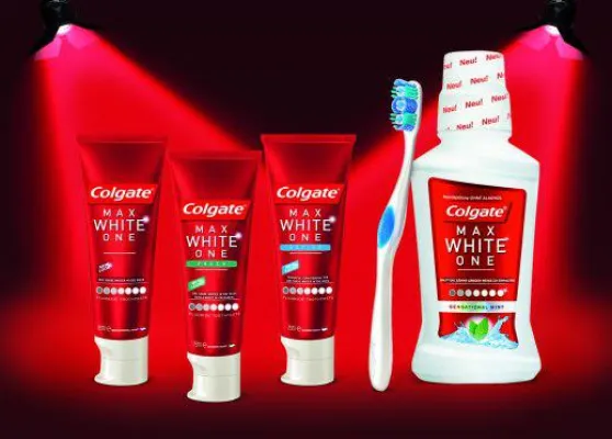 Bild: WIR SEHEN ROT. Colgate Max White ONE: Neue Zahn­creme + neue Zahnbürste + neue Mundspülung + neuer Look