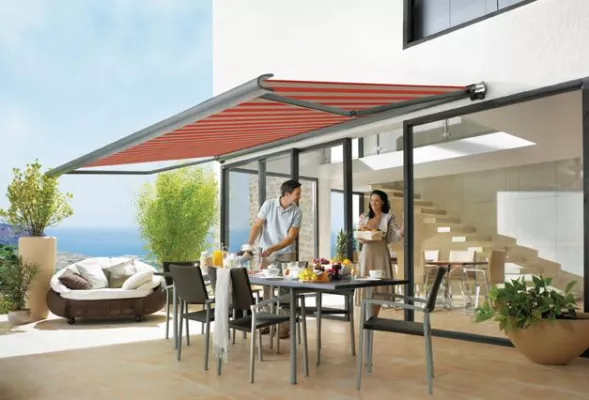 Bild: Sonnenschutz mit schlanker Linie - markilux 990 - modern, formschön und auch für wenig Platz geeignet