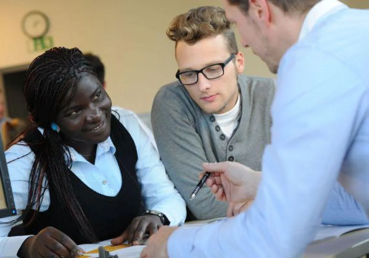 Die Hochschule berät Sie gerne zu den Konditionen des Stipendiums - Foto: SRH