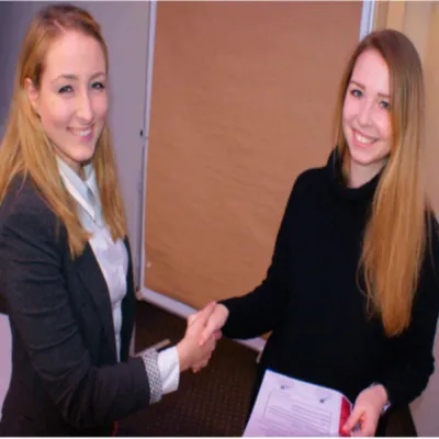 Studienvorbereitung für Jurainteressierte – Eine Woche Theorie und Praxis schnuppern Bild: Studienvorbereitung für Jurainteressierte – Eine Woche Theorie und Praxis schnuppern