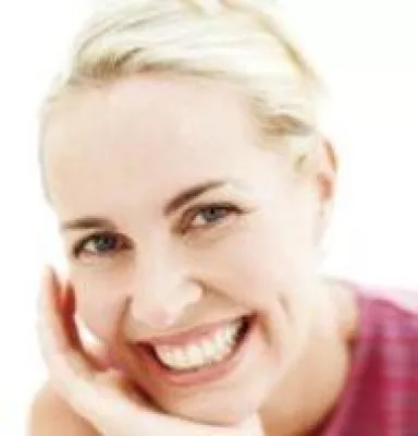 Bild: Lächeln wie die Stars / Hochwertig, individuell und preisgünstig – NOVADENT macht es möglich