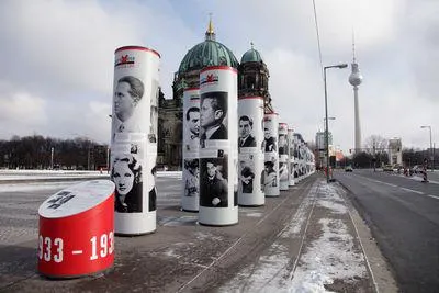 Themenjahr 2013 – Zerstörte Vielfalt: Zentrale Porträtausstellung ab 21. Februar am Lustgarten (Berlin-Mitte) Bild: Themenjahr 2013 – Zerstörte Vielfalt: Zentrale Porträtausstellung ab 21. Februar am Lustgarten (Berlin-Mitte)