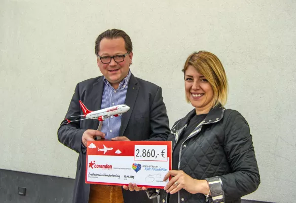 Bild: Corendon Airlines unterstützt Manuel Neuer-Stiftung mit Spende