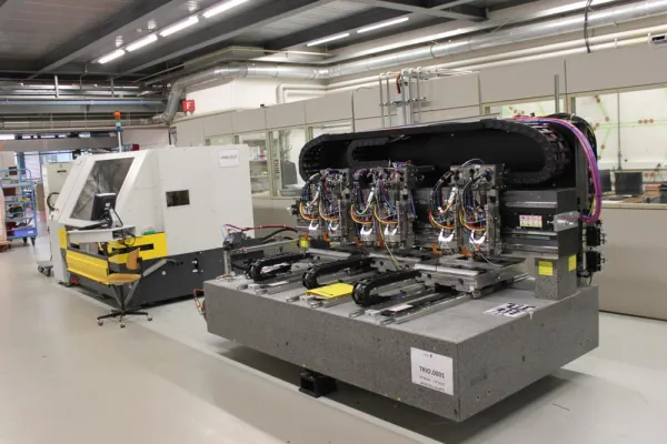 Bild: Schweizer Hersteller Posalux praesentiert neue Modelle als Weltpremiere auf der productronica 2015