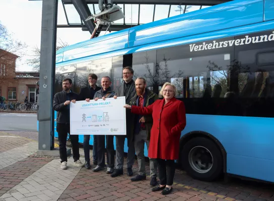 Bild: Schnellladestation mit Zwischenspeicher für E-Busse ging in Betrieb