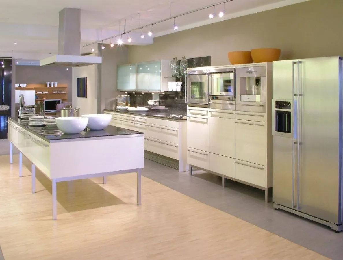 Großzügige Küchenausstellung bekannter Markenhersteller