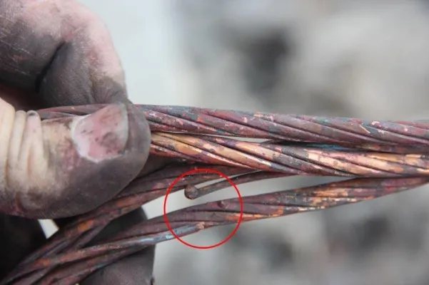 Bild: Kurzschluss: Eine kleine Beschädigung genügt