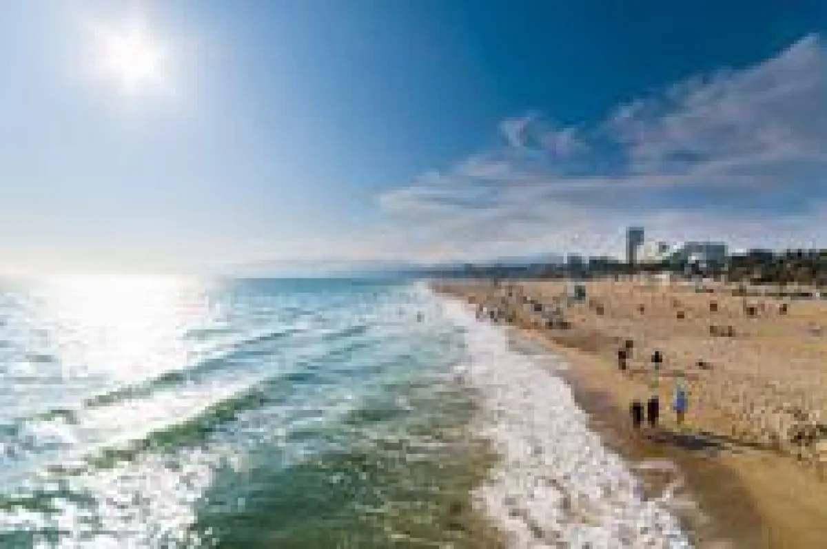 Strand mit Blick nach Malibu (c) LATourism