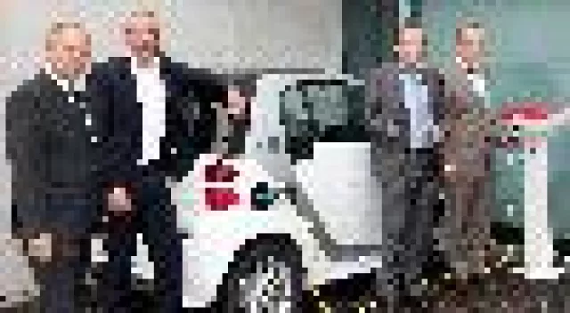 Kreissparkasse Esslingen-Nürtingen investiert in Elektromobilität Bild: Kreissparkasse Esslingen-Nürtingen investiert in Elektromobilität