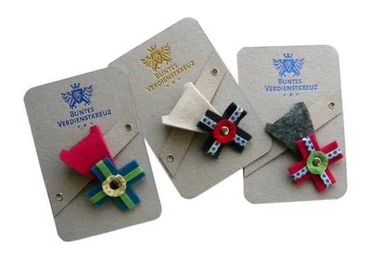 Bild: Ehre wem Ehre gebührt. Orden verleihen ganz einfach - mit dem Filzorden BUNTES VERDIENSTKREUZ