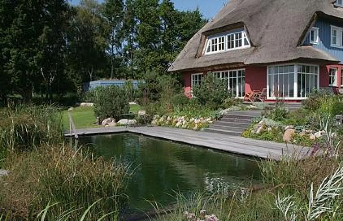 Naturschwimmteiche liegen im Trend als chemiefreie und nachhaltige Alternative zum gewöhnlichen Pool