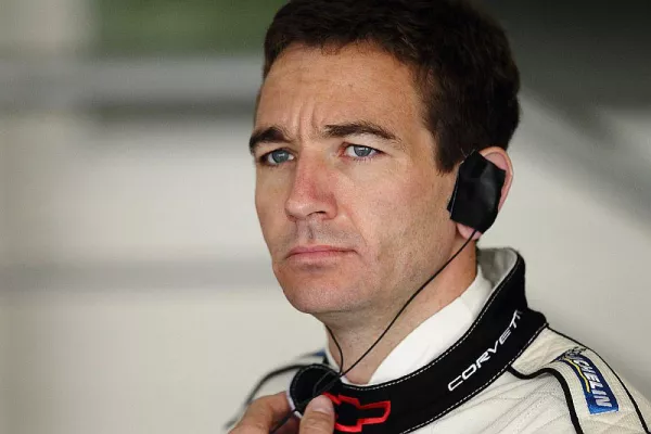 Bild: GM Werksfahrer Oliver Gavin mit Roland Asch im Camaro GT