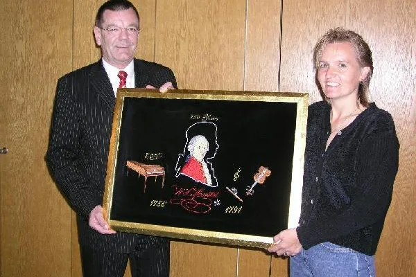 Auktion für einen guten Zweck Bild: Auktion für einen guten Zweck