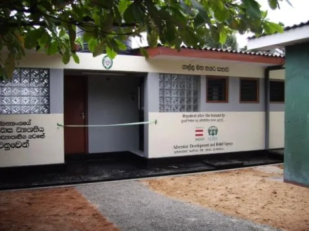 Bild: Zwei Jahre nach dem Tsunami - ADRA baut Klärsysteme in Sri Lanka