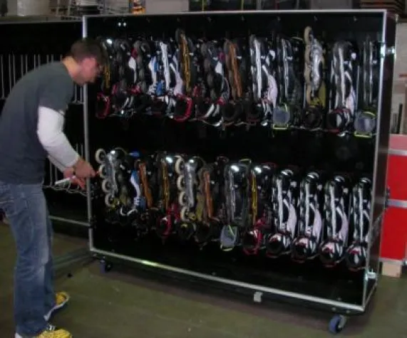 Bild: Metzler : Vater Expo Design : Services konzipiert Tourbus für K2