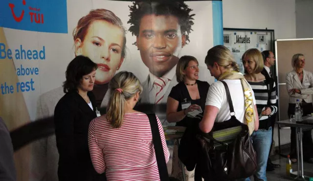 Bild: Premiere des Karriere-Tages an der Hochschule Harz - Unternehmen und künftige Führungskräfte im Dialog