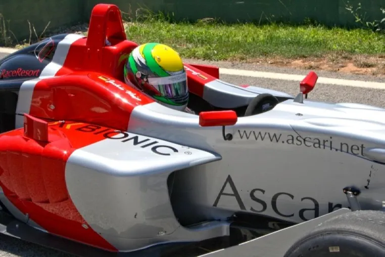 Jackie Weiss stellt die neue X-Bionic Unterwäsche mit Kühleffekt im Ascari Race Resort in Marbella vor Bild: Jackie Weiss stellt die neue X-Bionic Unterwäsche mit Kühleffekt im Ascari Race Resort in Marbella vor