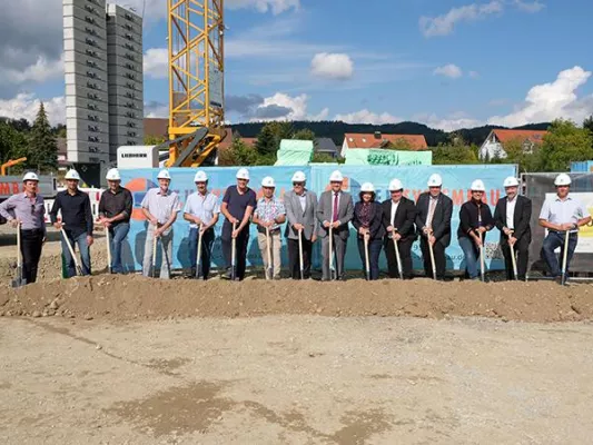 Bild: Spatenstich für „Haus der Pflege“ in Owingen
