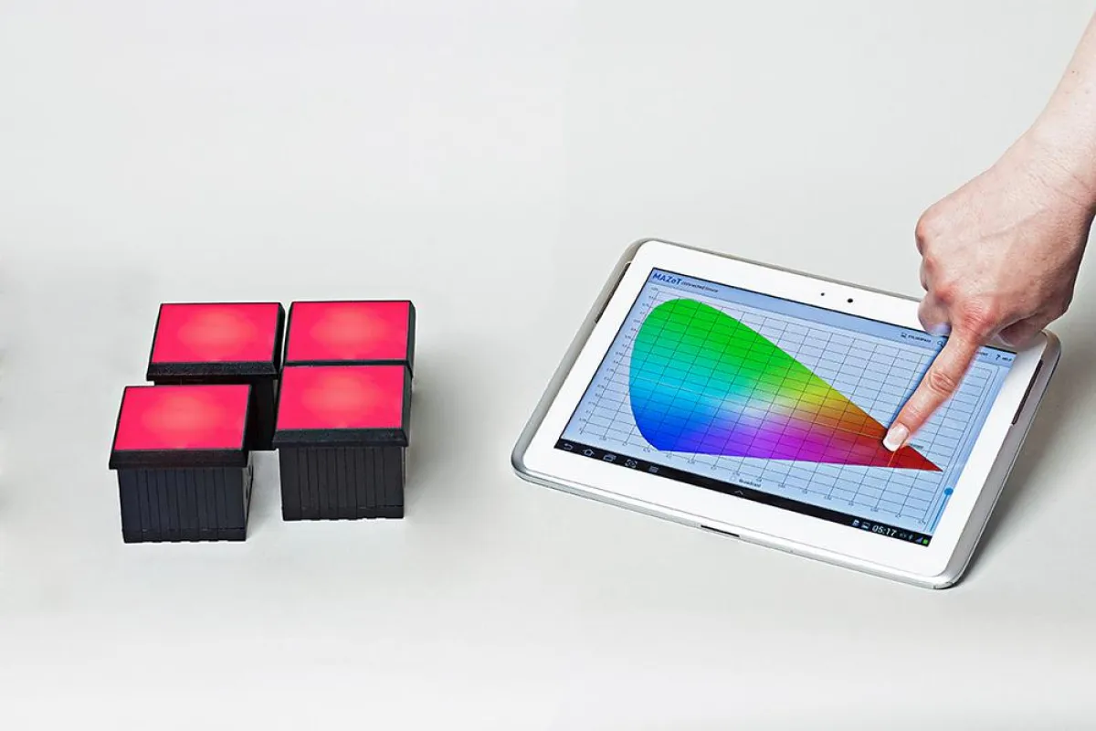MAZeT regelt dauerhaft mit Smartphones und Tablets verschiedene Lichtstimmungen und -farben