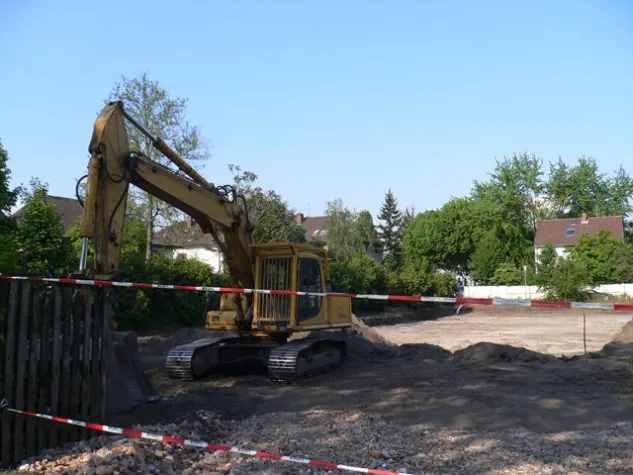 Bild: Baugenehmigung erteilt - Bagger rollen in der Offenbacher Lindenstraße