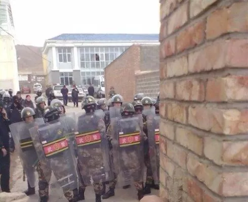 Bild: Vier tibetische Mönche des Klosters Bora festgenommen - Polizei nimmt vier Laien fest und fahndet nach 21