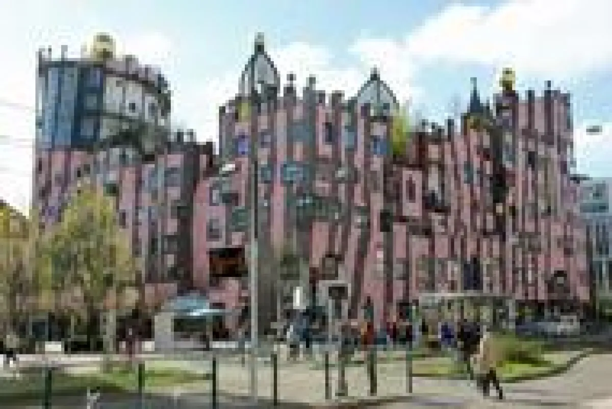 Das überregional bekannte Landmark “Hundertwasserhaus – Grüne Zitadelle“ in der Magdeburger City