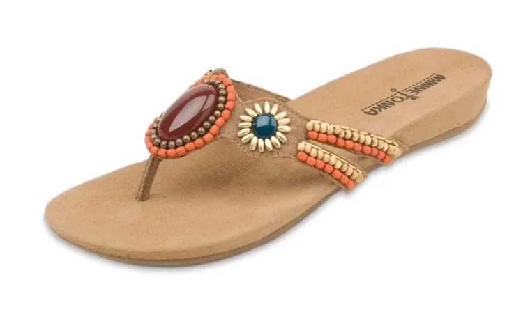 Bild: Start in den Sandalen-Sommer: Schmuckvolle Ethno-Sandalen liegen im Trend – und sind bequem