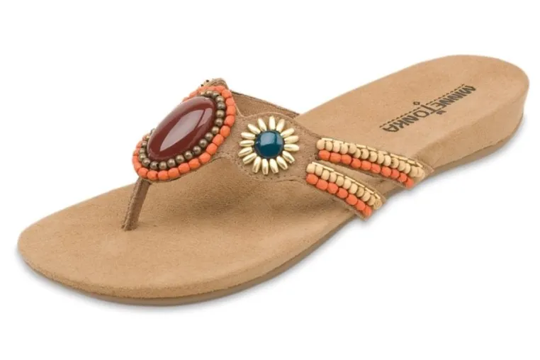 Bild: Start in den Sandalen-Sommer: Schmuckvolle Ethno-Sandalen liegen im Trend – und sind bequem